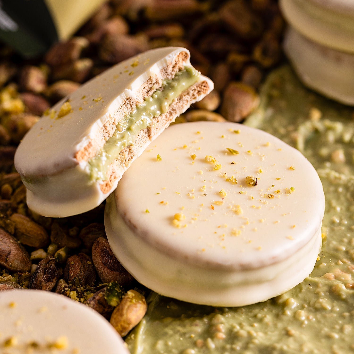 Display Alfajor Pistache com cobertura de chocolate branco - 12 Un. 420g